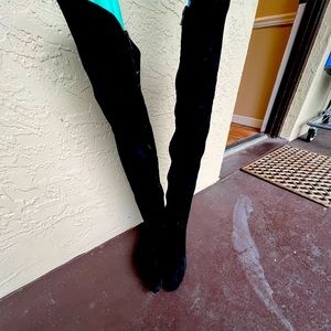 Vintage over the knee boots. Black suede
